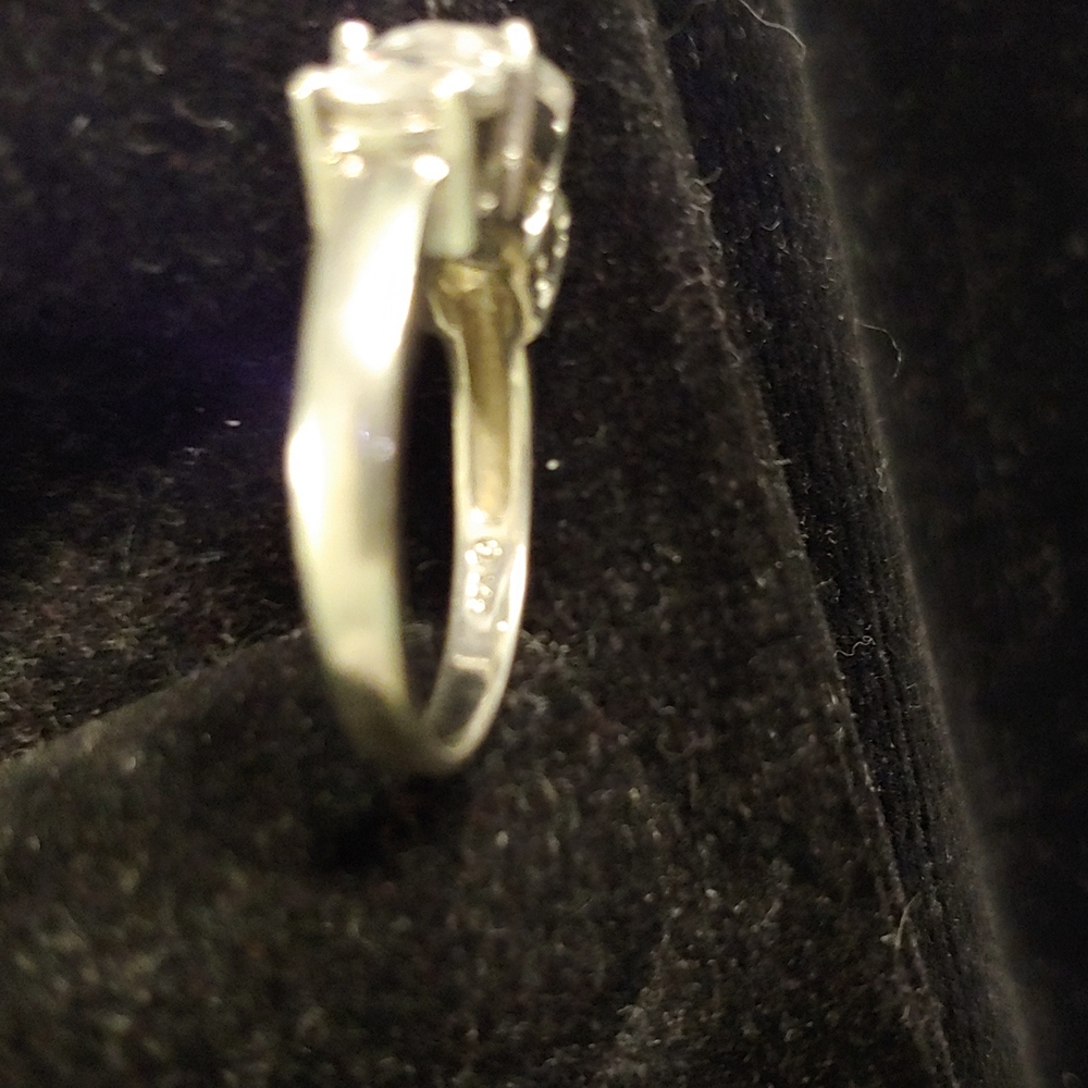 Ring - Picture 3 of 4